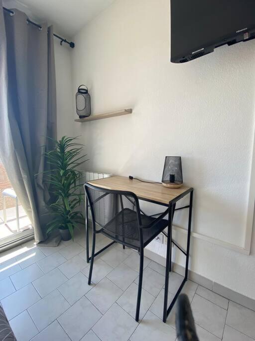Studio Clim Parking Dhuoda Nîmes Buitenkant foto